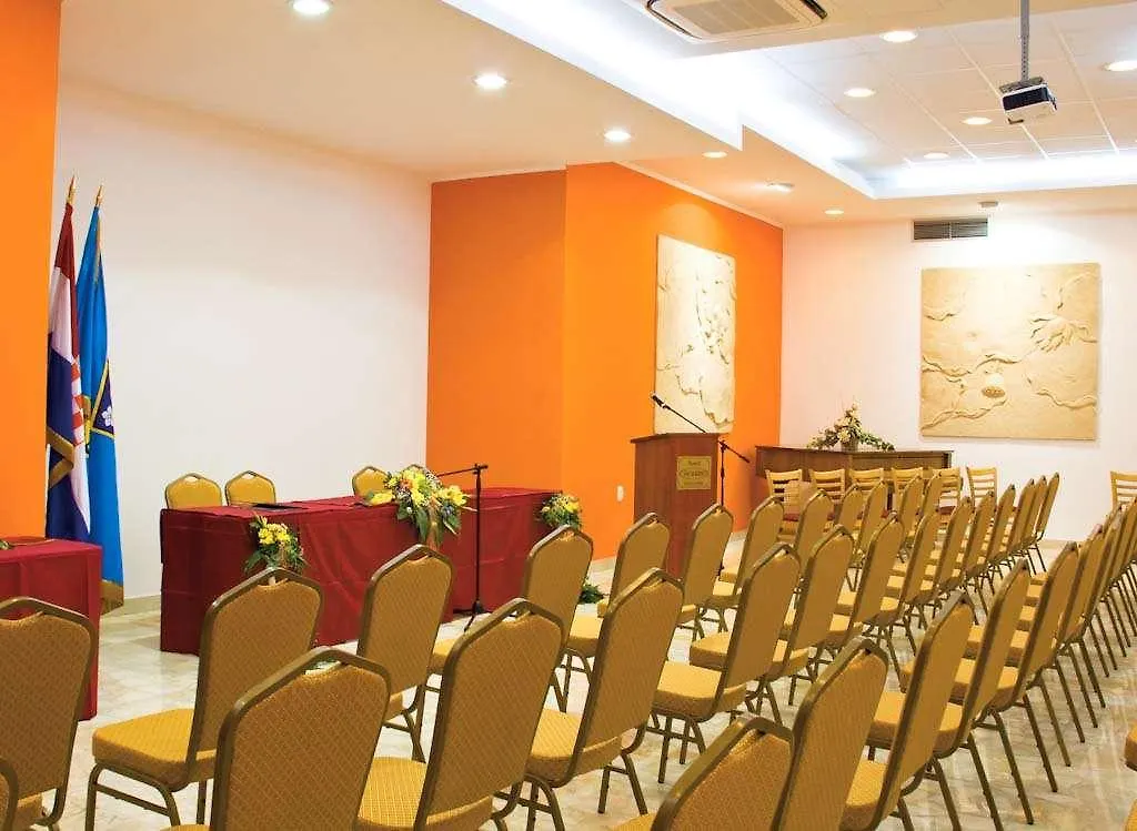 Veli Mel Hotel - San Marino Sunny Resort By Valamar Lopar