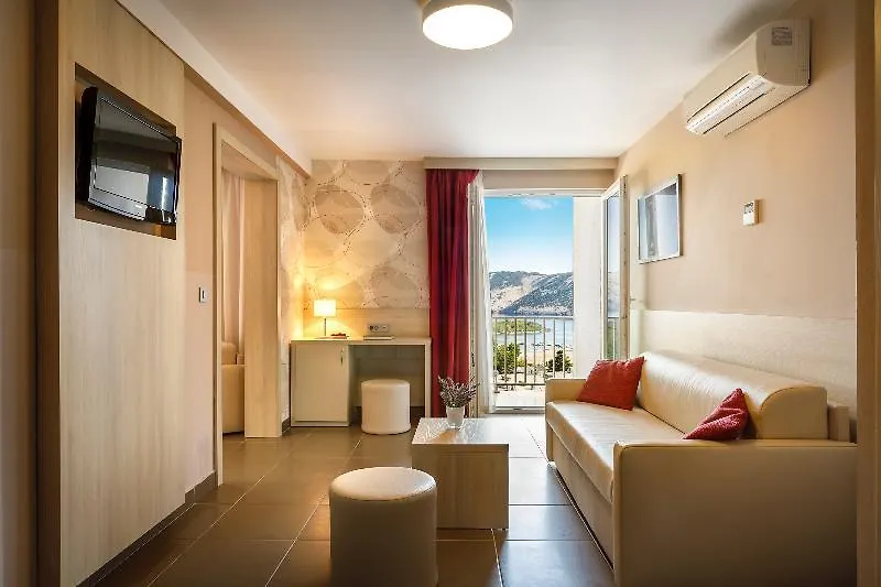 Veli Mel Hotel - San Marino Sunny Resort By Valamar Lopar