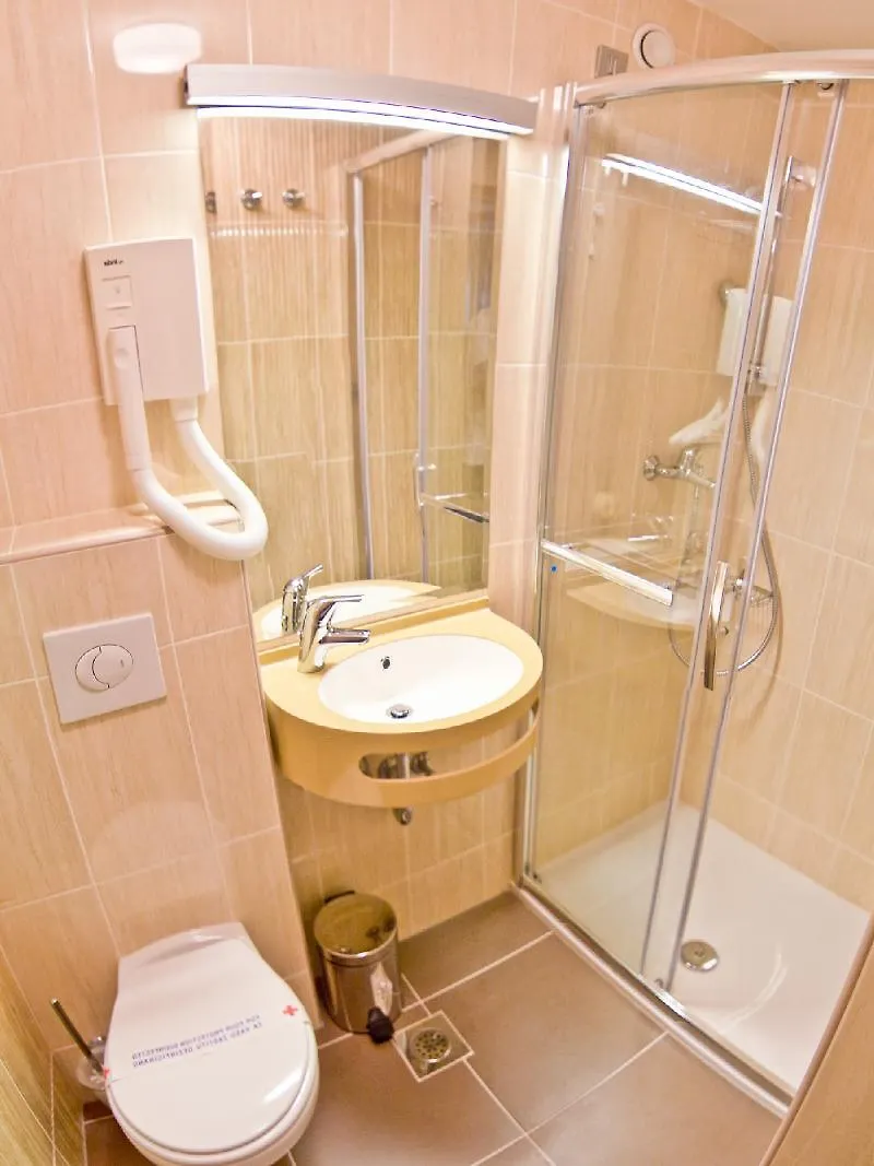 Veli Mel Hotel - San Marino Sunny Resort By Valamar Lopar