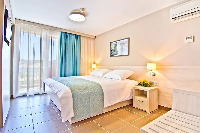 Veli Mel Hotel - San Marino Sunny Resort By Valamar Lopar